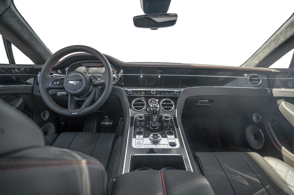BENTLEY CONTINENTAL GT V8 MULLINER | nové auto skladem | černá metalíza | 450 koní | max výbava | super cena | online prodej | online nákup | eshop | autoibuy.com